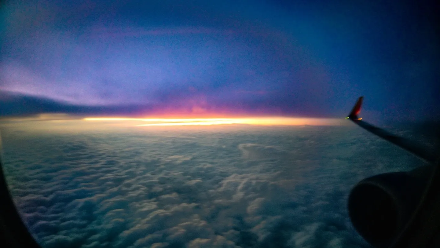 The horizon glowing at dusk from 36,000 feet